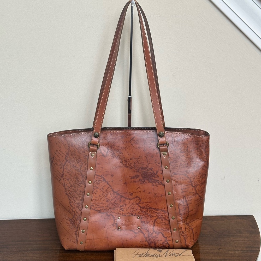 NWOT - Patricia Nash Large Leather Tote in Signature Map Print w/Dust Bag - Picture 3 of 9